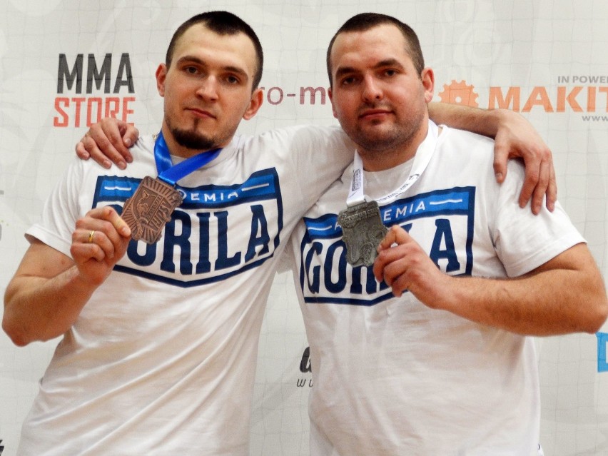 Mateusz Gamdzyk i Grzegorz Gamdzyk z medalami
