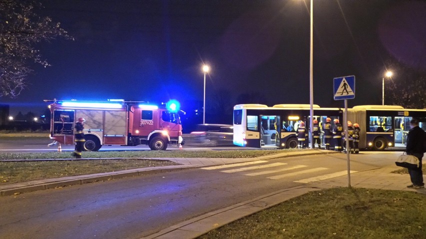 Kraków. Wypadek autobusu linii 178, są ranni [ZDJĘCIA]