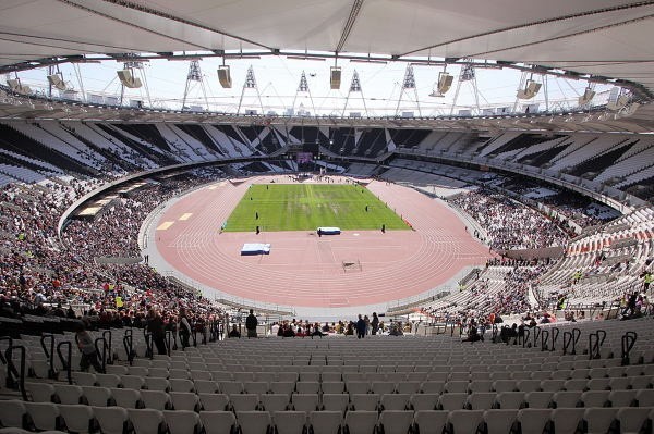 Stadion Olimpijski w Londynie, arena ceremonii otwarcia, może pomieścić 80 tysięcy widzów.