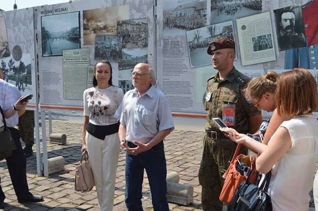  We wtorek w Krakowie otwarto wystawę fotografii z okazji rozpoczęcia  jubileuszowego 50 marszu.