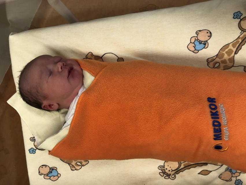 Nowy Sącz. Pierwsze dziecko urodzone w 2021 roku w sądeckim szpitalu Medikor. To mała Helenka [ZDJĘCIA]