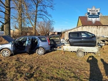 Dziupla samochodowa, którą odnaleźli białobrzescy policjanci.