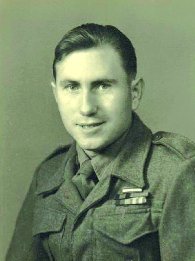 Henryk Farfułowski w Londynie, w 1946 roku. Miał wówczas 25 lat. Niedługo potem wrócił do kraju.