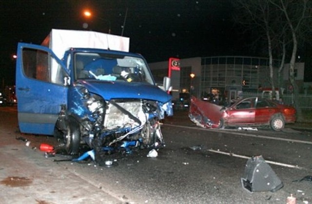 Dwa z trzech aut, jakie brały udział w wypadku.