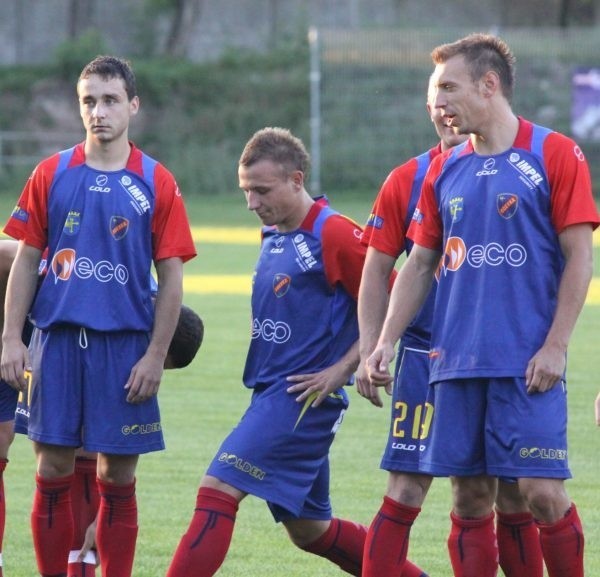Piłkarze Oderki: (od lewej) Krystian Kowalczyk, Tomasz Jaworski i Maciej Michniewicz od trzech kolejek pozostają bez zwycięstwa.