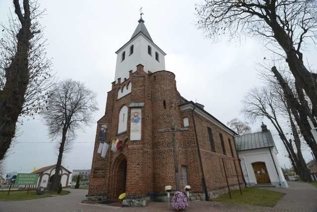 Proboszcz z Czernikowa nocował na "dołku" i ma zarzuty! "Pozabijam was" - krzyczał do protestujących, z bronią w ręku