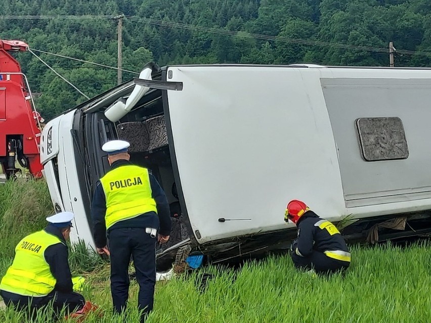 Wypadek autobusu szkolnego pod Tarnowem. Są ranni