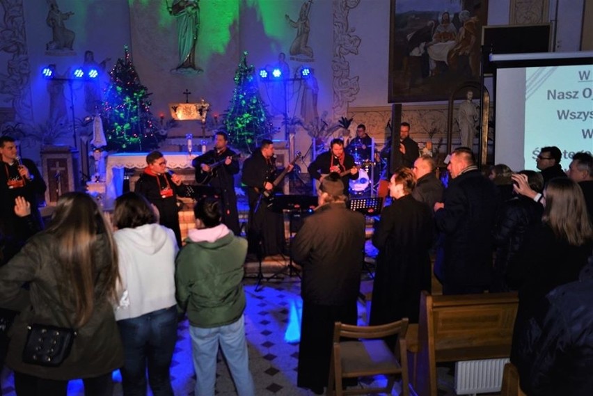 Gmina Brody. Tłum mieszkańców na "Koncercie uwielbienia" w kościele w Stykowie