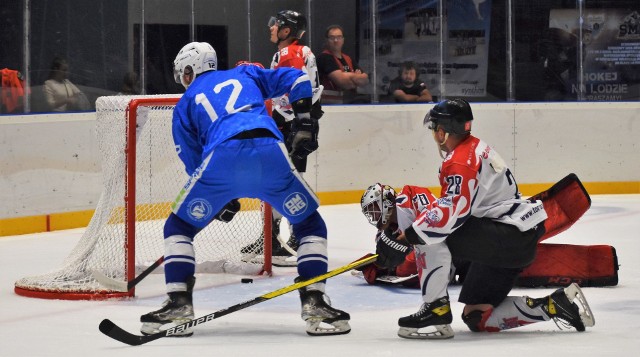 W pierwszym meczu półfinału Pucharu Kontynentalnego w Nitrze, Re-Plast Unia Oświęcim pokonał HK Krzemieńczuk 4:2.