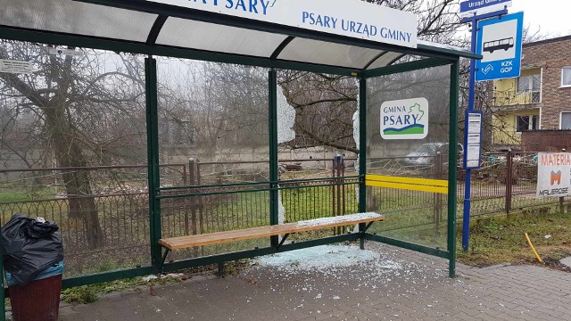 Wandale rozbili szyby jedenastu wiat przystankowych na terenie gminy