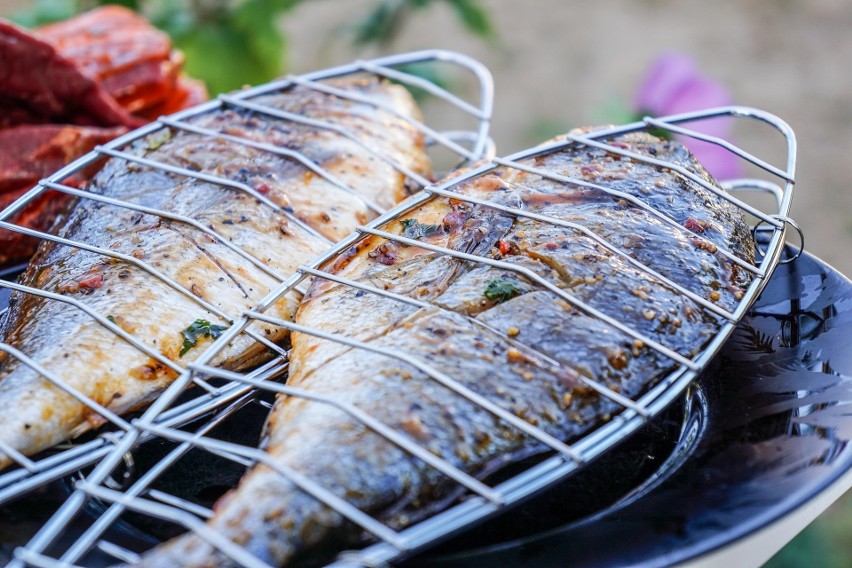 Ryba to zdrowszy wybór niż mięso, a upieczona na grillu w...
