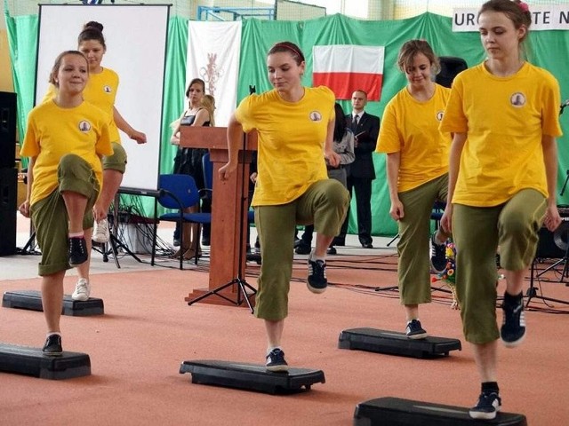 Pokaz aerobiku podczas uroczystości nadania imienia Młodzieżowemu Ośrodkowi Wychowawczemu w Kruszwicy