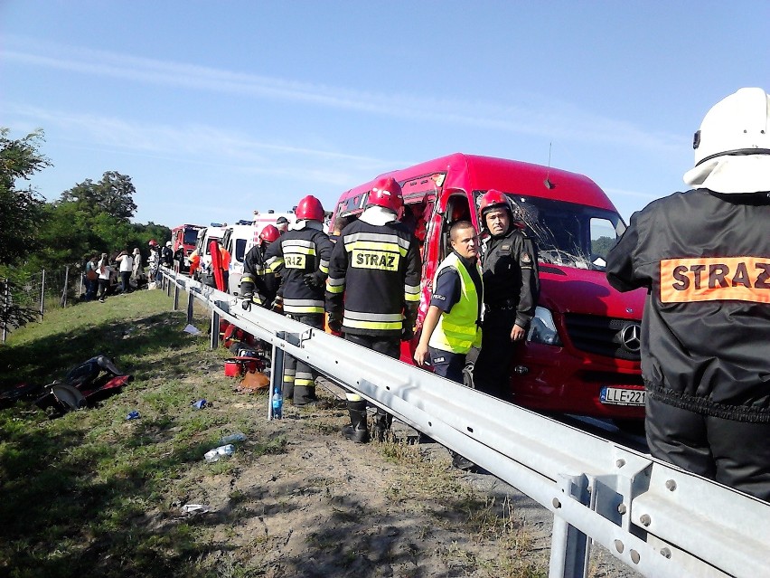 Dramatyczny wypadek w Suchej koło Białobrzegów. 16 osób rannych, w tym cztery ciężko