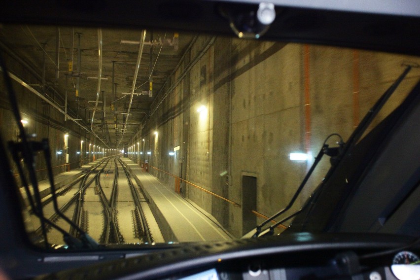 Prezentacja mniejszej z tarcz TBM, która będzie drążyć tunel...