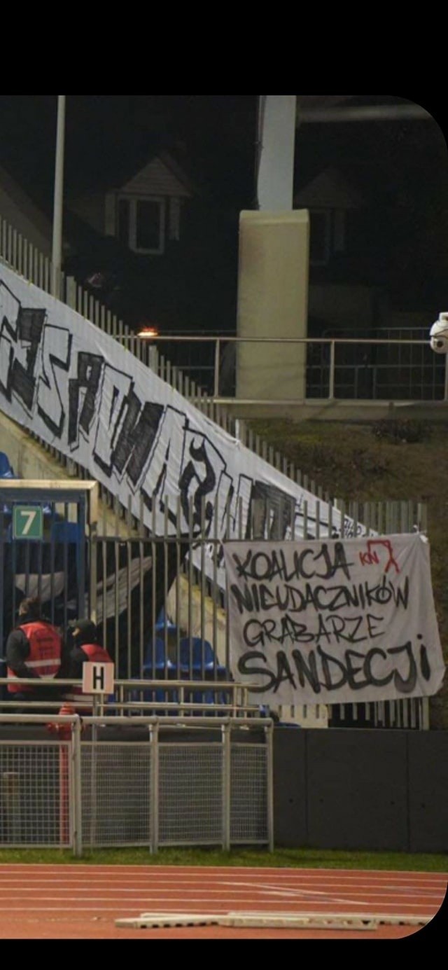Kibice Sandecji Nowy Sącz mają dość ws. stadionu i wskazują winnych. "Nigdy wam tego nie zapomnimy!"