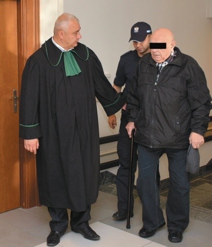 Oskarżony jest tymczasowo aresztowany od 28 stycznia tego roku. Przebywa w Areszcie Śledczym w Hajnówce. To najstarszy osadzony w województwie podlaskim.