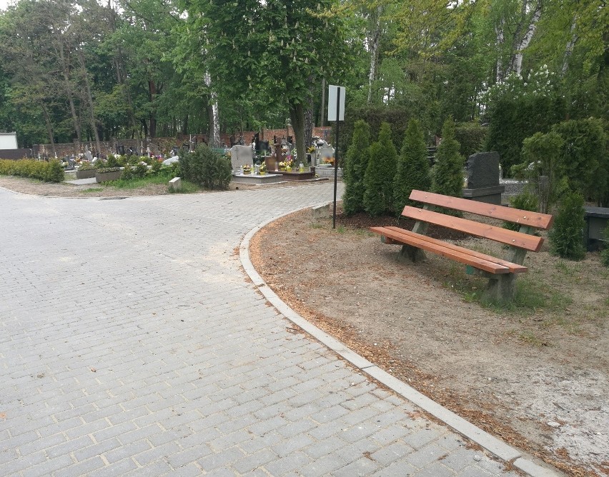 Zakończył się remont alejek na cmentarzu w Dąbiu. Czas na Cmentarz Centralny 