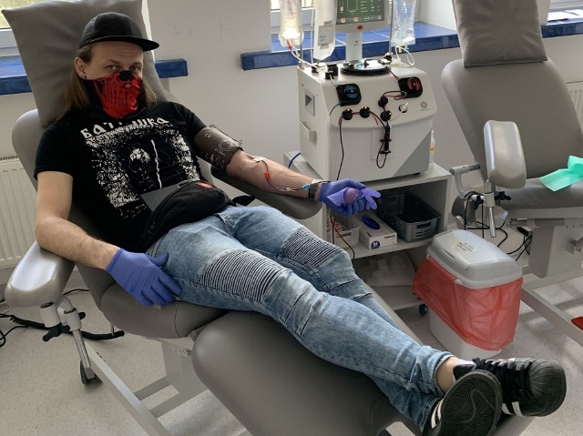 Regionalne Centrum Krwiodawstwa i Krwiolecznictwa w Białymstoku zaprasza do oddania osocza osoby, które chorowały na COVID-19 i zostały uznane za zdrowe. Zgłosił się już pacjent zero z województwa podlaskiego