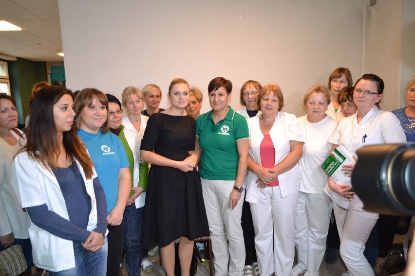 Barbara Nowacka odwiedziła protestujące pielęgniarki w...