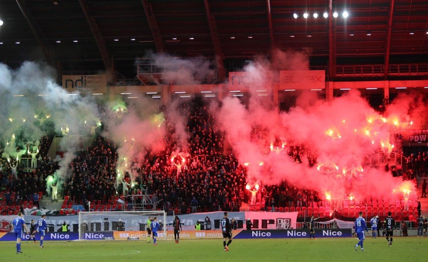 GKS Tychy - Ruch Chorzów, zadyma na stadionie.