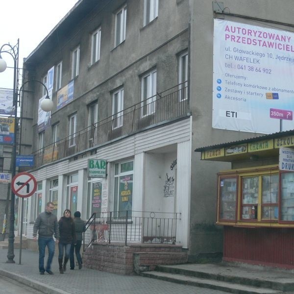 Salon gier miałby się mieścić w tym budynku przy ulicy 11 Listopada w Jędrzejowie, kilkadziesiąt metrów od rynku.