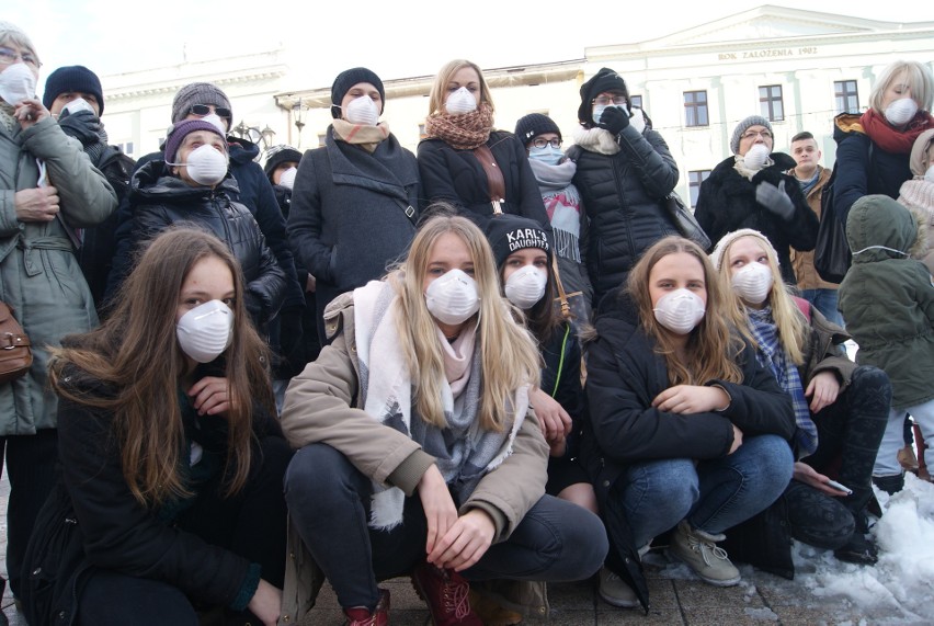 Protest antysmogowy w Rybniku. Mieszkańcy w maseczkach przeszli przez miasto [ZDJĘCIA]