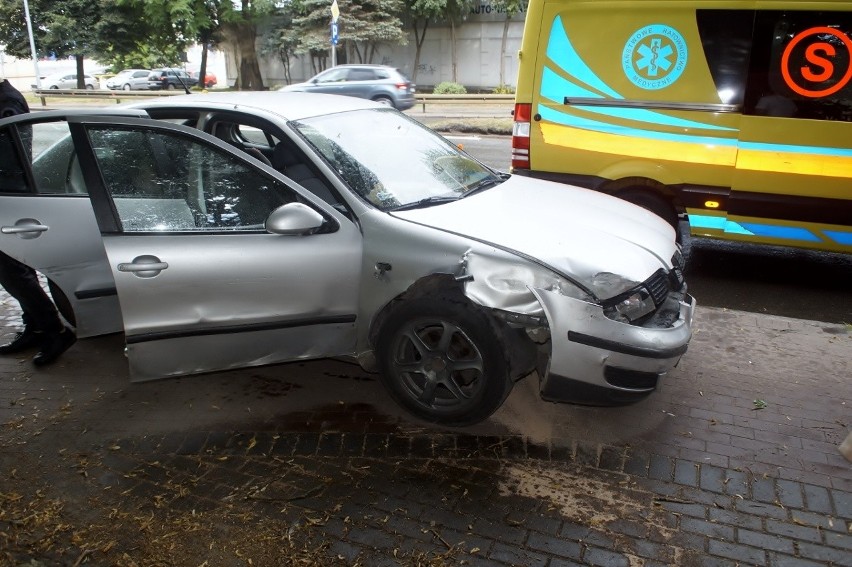 Kolizja na ulicy Bałtyckiej w Słupsku. Kierowca Volkswagena wymusił pierwszeństwo (zdjęcia)