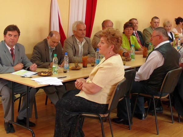 Rzemieślnicy, przedsiębiorcy i dyrektorzy szkół zawodowych na spotkaniu z poseł Renatą Butryn.