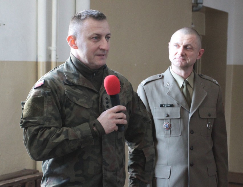 Pułkownik Grzegorz Kaliciak, dowódca 6. Brygady Mazowieckiej...