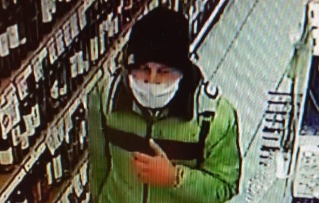 To ten mężczyzna podejrzewany jest o kradzież perfum w Zdzieszowicach.