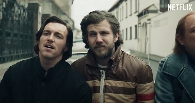 Ballada Netflixa o zabarwieniu gangsterskim. Czy widzowie "pokochają gangstera"?