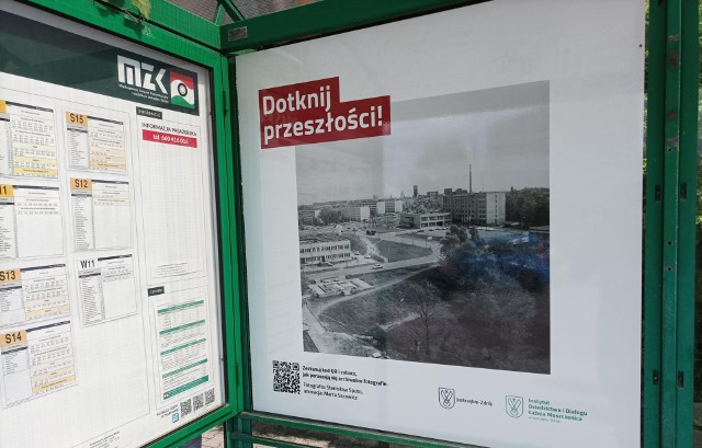 Fotografie umieszczone na przystankach przedstawiają miasto sprzed lat.