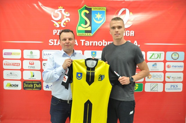 Jakub Księżniakiewicz (z prawej) przyszedł do Siarki Tarnobrzeg, bo przede wszystkim liczy na regularną grę. Ostatnio było z tym różnie dlatego chce pokazać się z jak najlepszej strony.