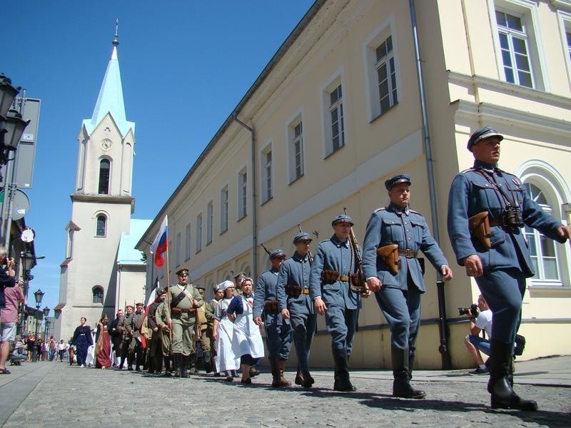 Oświęcim. Tłumy na Jarmarku Kasztelańskim. Na Rynku legioniści Piłsudskiego spotkali się przed bitwą z zaborcami [ZDJĘCIA]