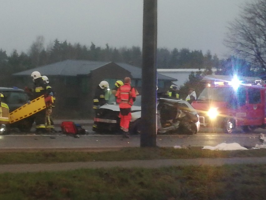 Wypadek w Glinczu 13.12.2020. Zderzyły się 3 samochody, 8...