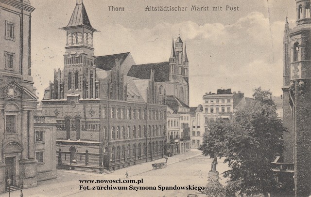 Na początku 1904 roku (zdjęcie jest nieco późniejsze, 120 lat temu na Rynku Staromiejskim nie było jeszcze pomnika cesarza Wilhelma) Toruń doczekał się połączenia telefonicznego z Głogowem, Zieloną Górą, Rawiczem i Bytowem.