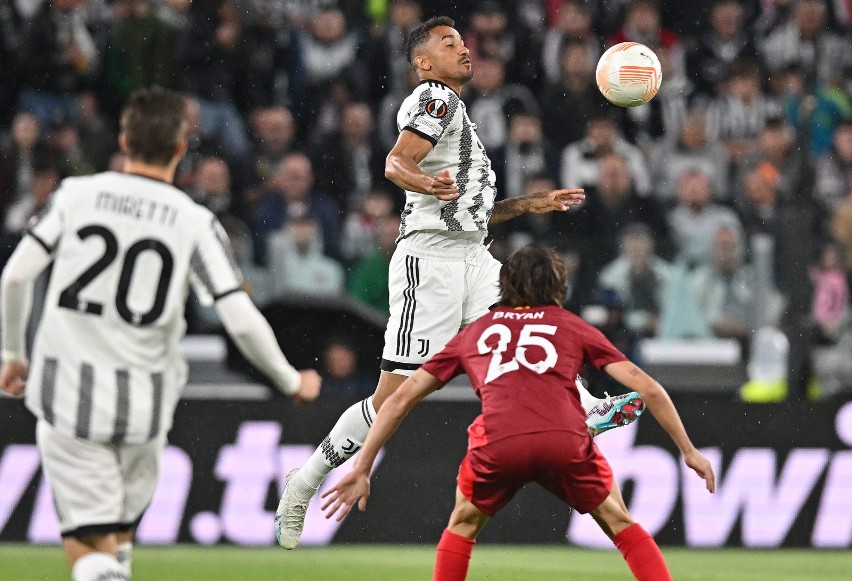 Juventus cudem uratował remis z Sevillą. Wojciech Szczęsny i Arkadiusz Milik nie mogą być zadowoleni z wyniku półfinału Ligi Europy