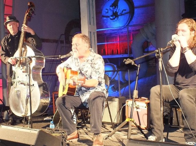 Mike Green Acoustic Trio podczas koncertu w Kinie Kotłownia w Muzeum Przyrody i Techniki.