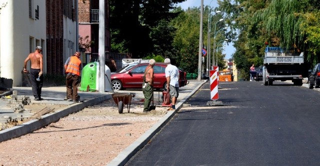 Na Grzybowskiej będzie opóźnienie, ale prace zdecydowanie przyspieszyły.