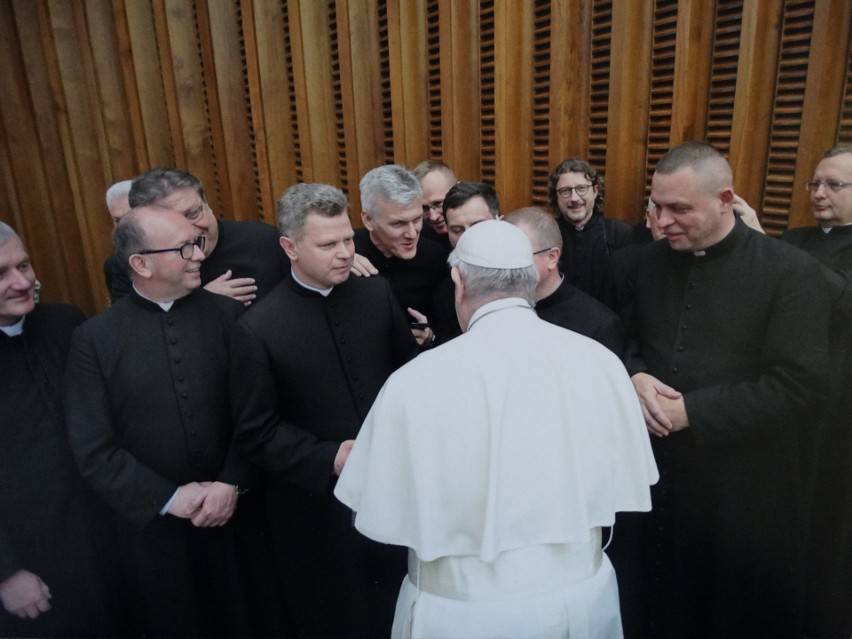 Ksiądz Marek Kucharski (drugi z lewej) miał okazję, aby...