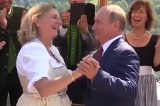 Była austriacką minister. Kilka lat temu zaprosiła Putina na ślub. Teraz siedzi w Rosji