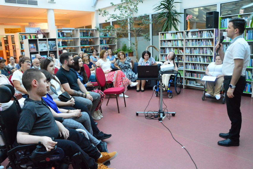 Projekt "Jestem... Biblioteka integruje człowieka" realizuje...