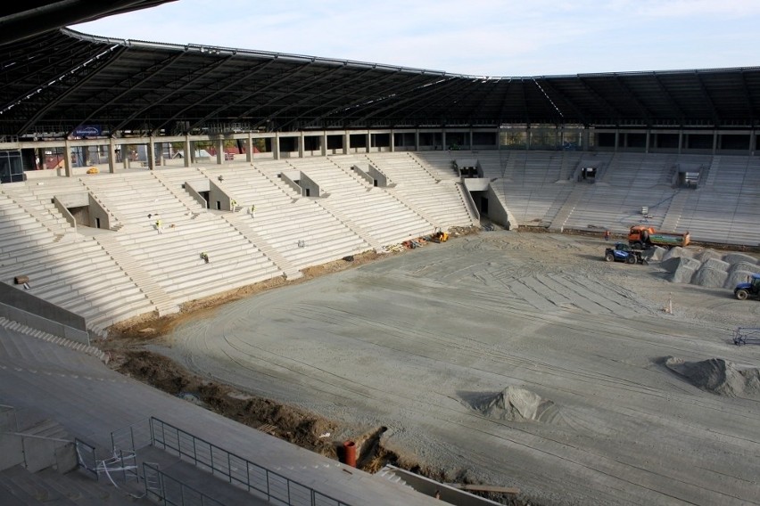 Stadion miejski w Tychach. Termin zakończenia budowy - 11...