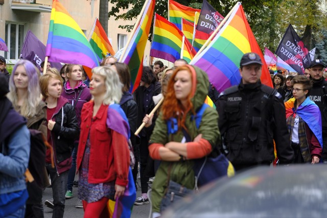 Pierwszy Marsz Równości zorganizowano w Toruniu jesienią ubiegłego roku. Uczestniczyło w nim około tysiąc osób