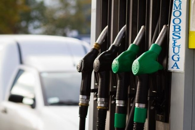 Stacje paliw, jak inne firmy, unikają wysokich kosztów pracy