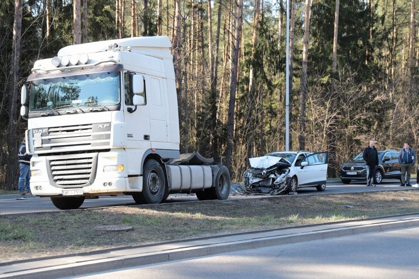 Wypadek na DK 8. Wjazd do Białegostoku od strony Augustowa - droga zablokowana [ZDJĘCIA]