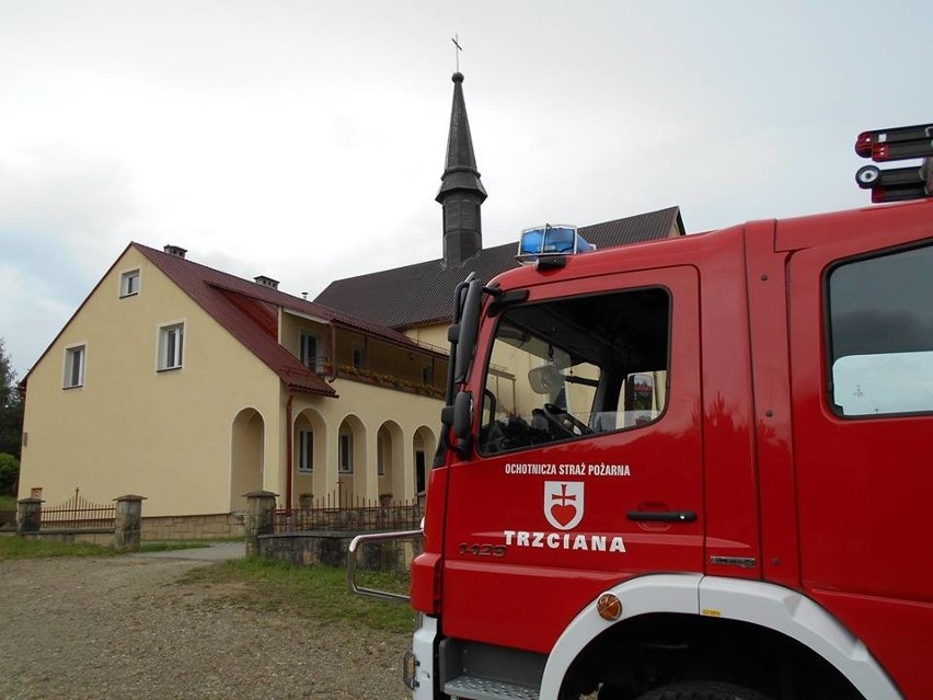 Pożar w kościele w Kierlikówce. Ogień wybuchł na poddaszu. Szybka reakcja pomogła uratować świątynię