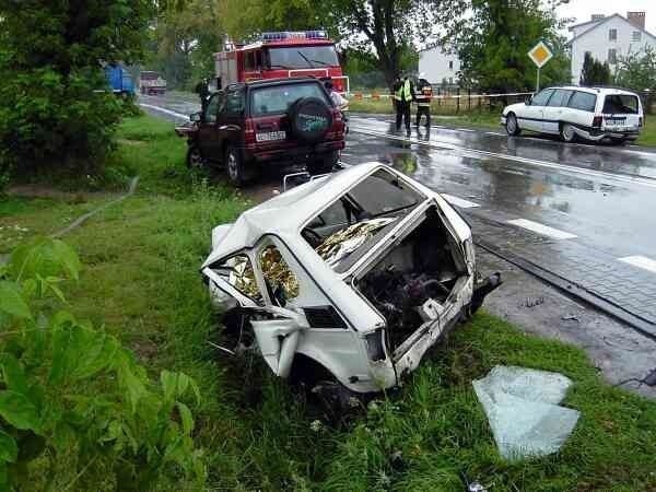 We wczorajszym wypadku w Skaryszewie &quot;fiat 126p&quot; został doszczętnie zniszczony.