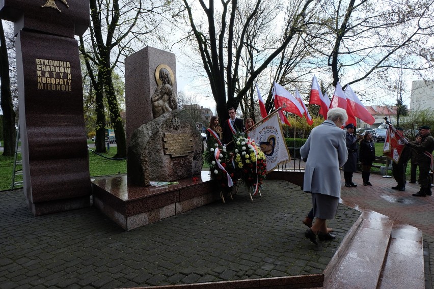 W podstawie odsłoniętego w czwartek Krzyża Katyńskiego...