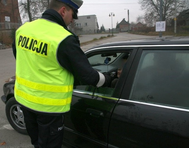 W poniedziałek "dmuchali&#8221; kierowcy w Cerekwi, Jedlni - Letnisko i Trablicach.